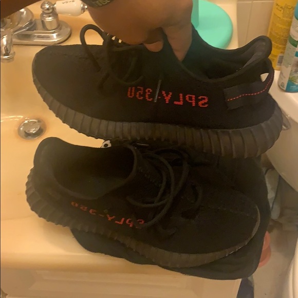 Yezzy v2 bred size 9 - Picture 2 of 3